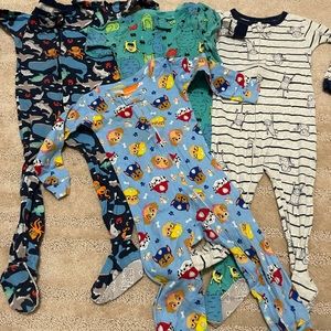24M / 2T zip up footie and footless pajamas bundle lot of four
